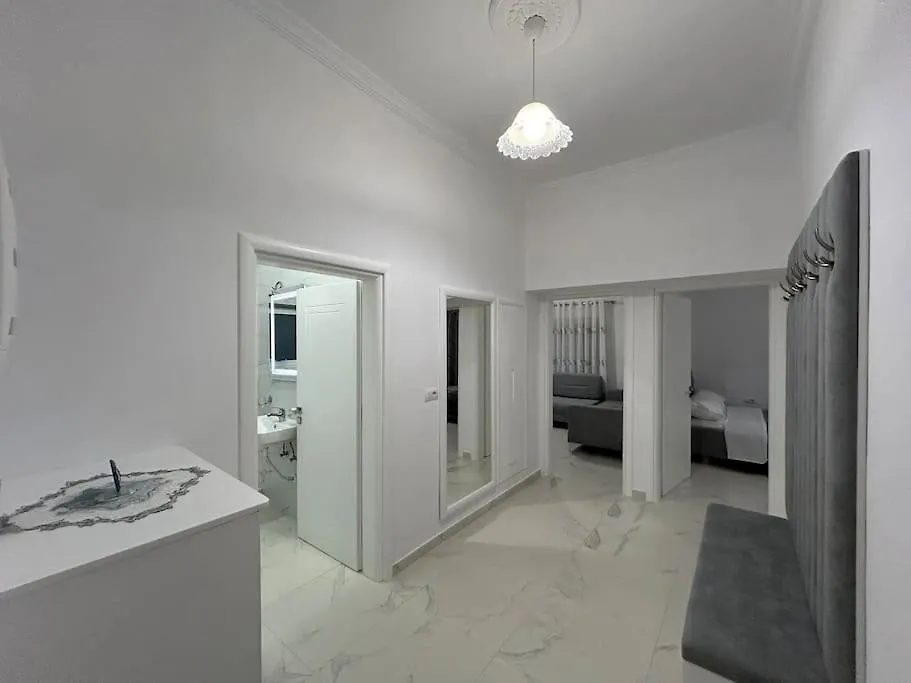 Todi'S Apartment Sarande 0*,