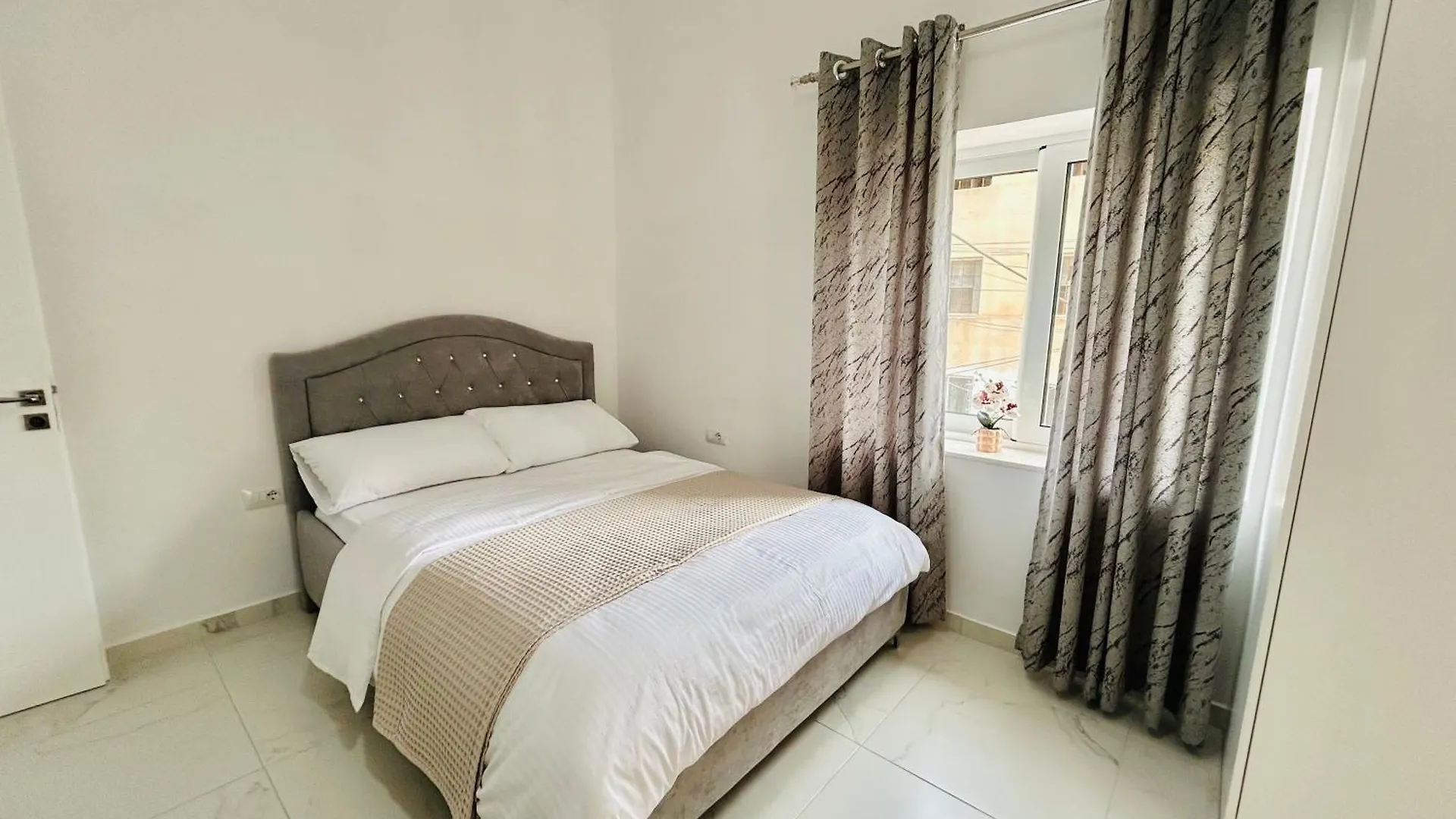 Todi'S Apartment Sarande