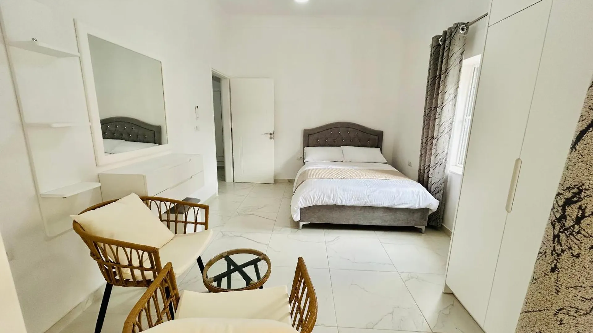 Todi'S Apartment Sarande