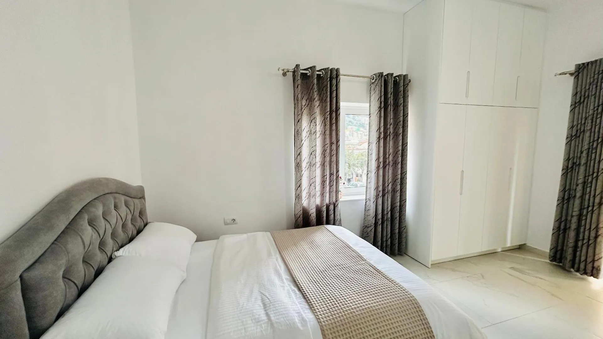 Todi'S Apartment Sarande