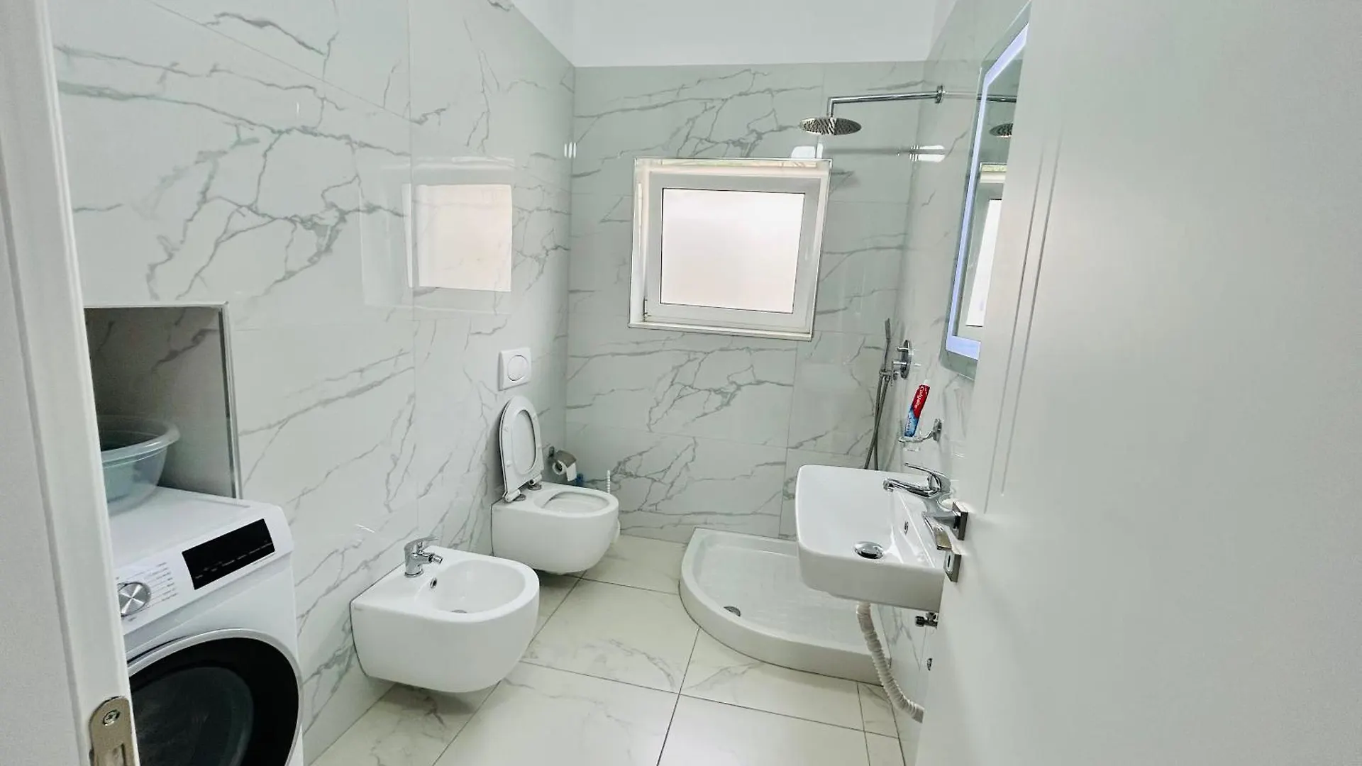 Todi'S Apartment Sarande